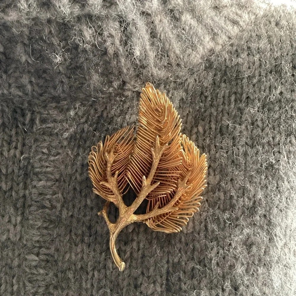 Vintage Castlecliff Gold Tone Branch Wire Brooch Pin